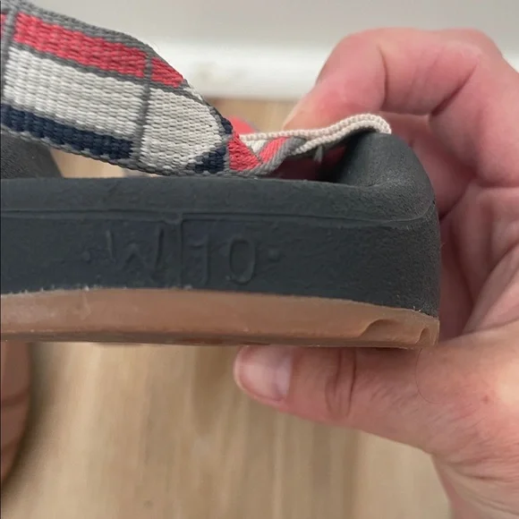 Chaco Women’s size 10 Blue and Red Design - Picture 3 of 5